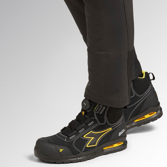 Încălțăminte de protecție DIADORA RUN A.BOX MSTR BOA MID S3S FO SR SC ESD BLACK - 2 — bultex99.myshopify.com Încălțăminte de protecție DIADORA RUN A.BOX MSTR BOA MID S3S FO SR SC ESD BLACK - 2